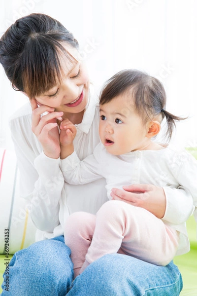 Obraz スマホで話す親子