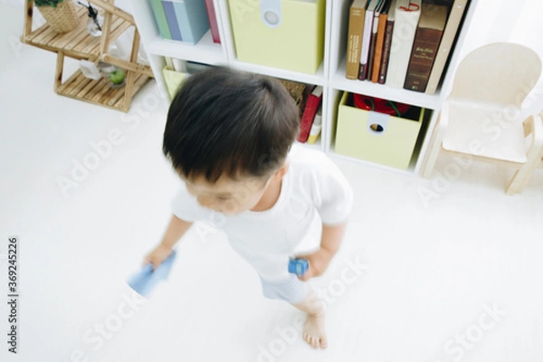 Fototapeta 遊ぶ幼児