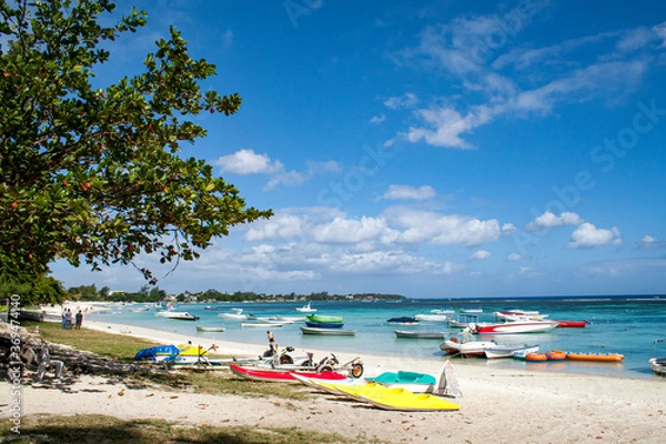 Fototapeta Strand mit Fischerbooten im Südwesten der Insel Mauritius