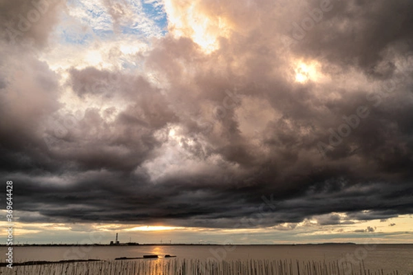 Obraz 夕日　夕焼け　雲　暗雲