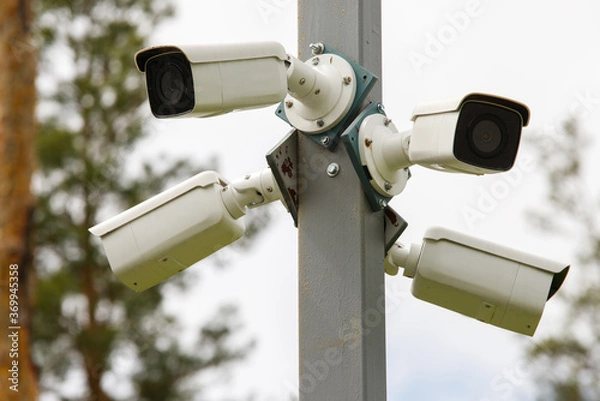 Obraz 
metal surveillance camera