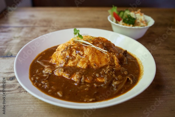 Obraz ハヤシライスソースのかかったオムライス