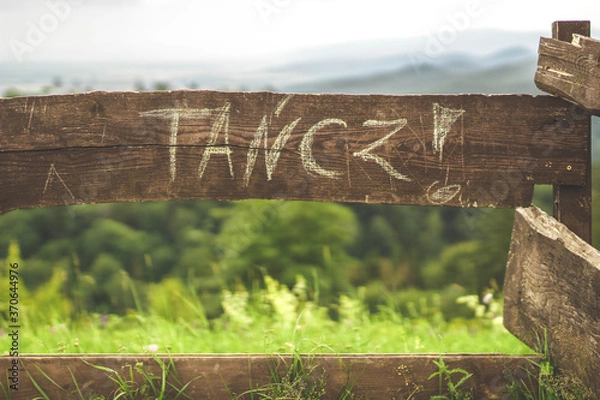Obraz Tabliczka TAŃCZ! górskie tło