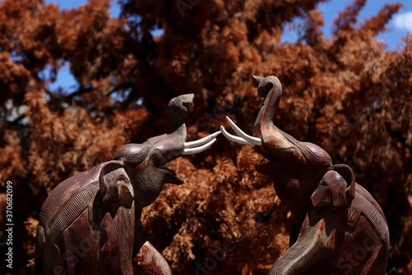 Obraz The elephant statues are fighting
