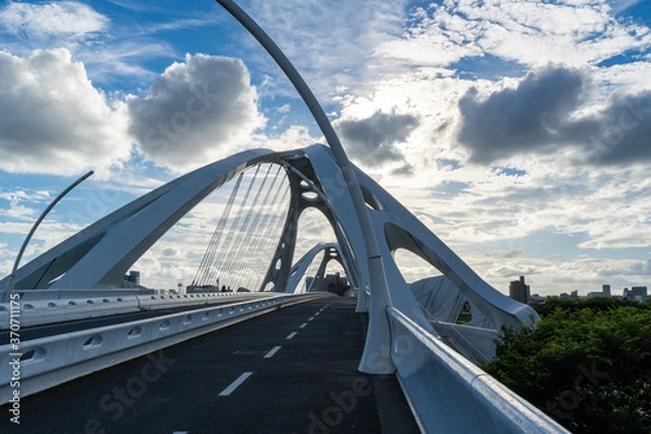 Obraz 青空の下の大きな橋