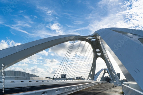 Obraz 青空の下の大きな橋