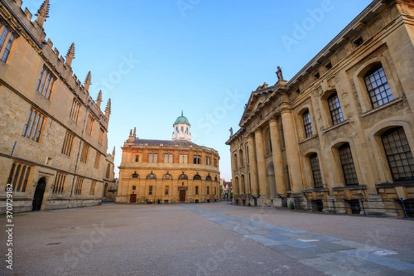 Obraz The side of the Sheldonian Theatre and the Clarendon Building with no people around, early in the morning. Oxford, England, UK.