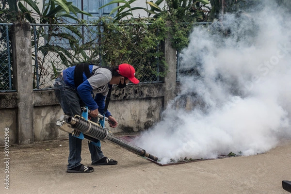 Fototapeta Officers enter the area to spray fog to prevent dengue fever.