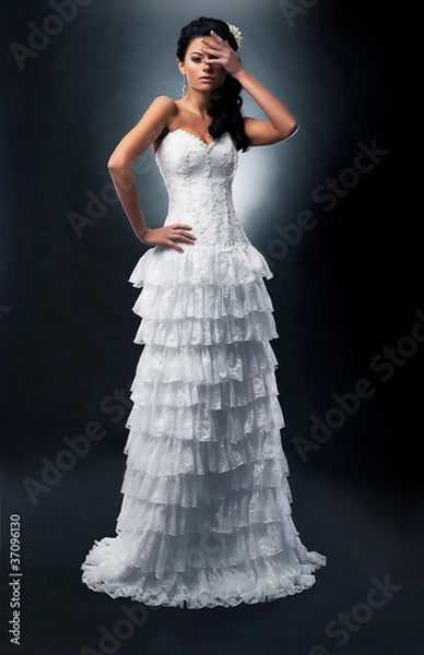 Fototapeta Brunetka panny młodej w sukni ślubnej