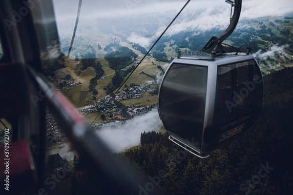 Obraz Mit der Seilbahn in die Höhe