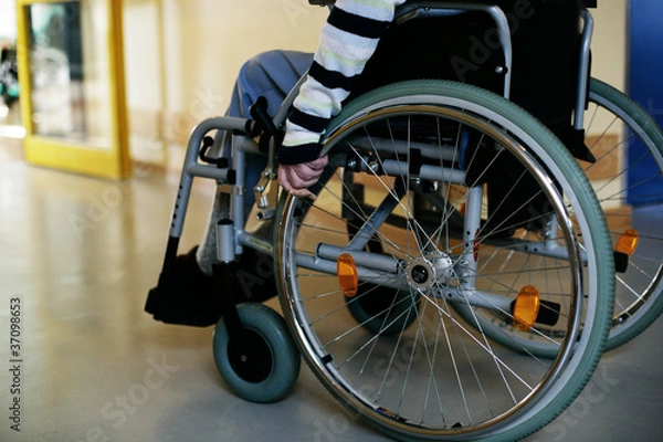 Fototapeta Rollstuhl im Krankenhaus