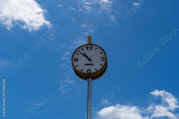 Obraz 青空の下のアナログ時計