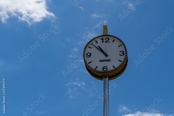 Obraz 青空の下のアナログ時計