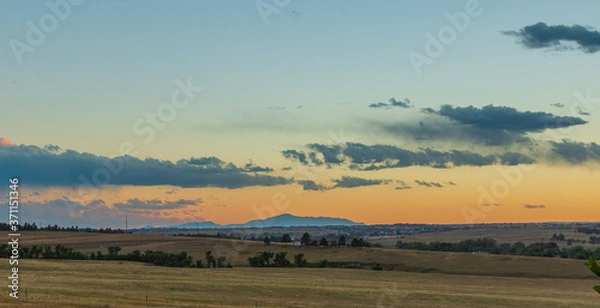 Obraz Sunset on the Colorado Eastern Plains near Denver includes this majestic view of Pikes Peak