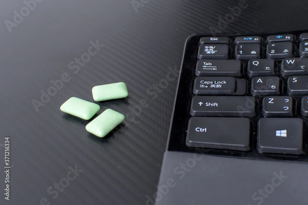 Obraz ガムとキーボード
