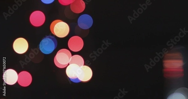 Fototapeta Moving highlights against the background of an empty whiskey, alcohol glass