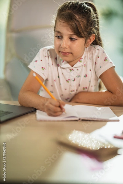 Obraz She's A Diligent Student