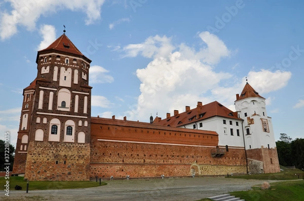 Fototapeta Mir castle and Park complex is an architectural complex, defensive fortification and residence. It is an architectural monument included in the UNESCO world heritage list. Belarus.