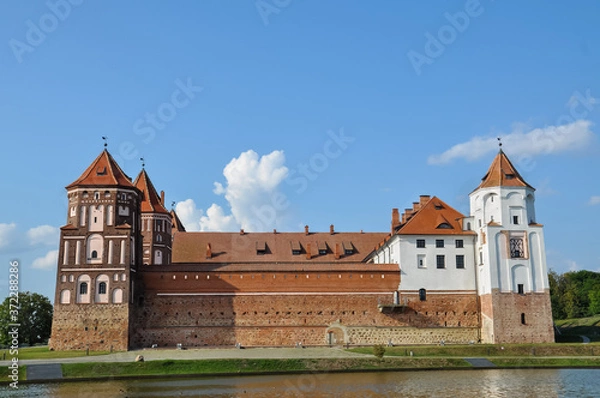 Fototapeta Mir castle and Park complex is an architectural complex, defensive fortification and residence. It is an architectural monument included in the UNESCO world heritage list. Belarus.