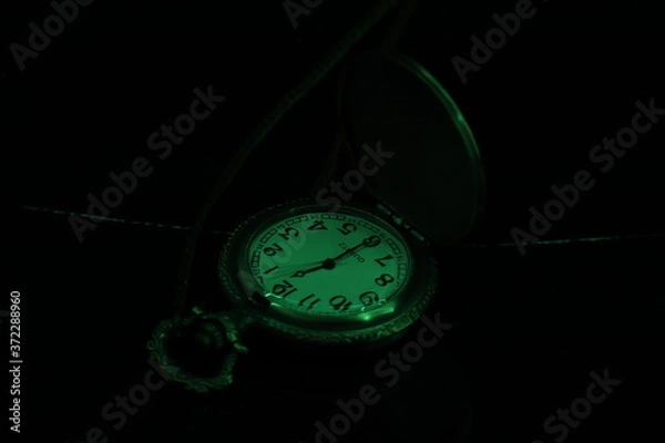 Obraz watch on black