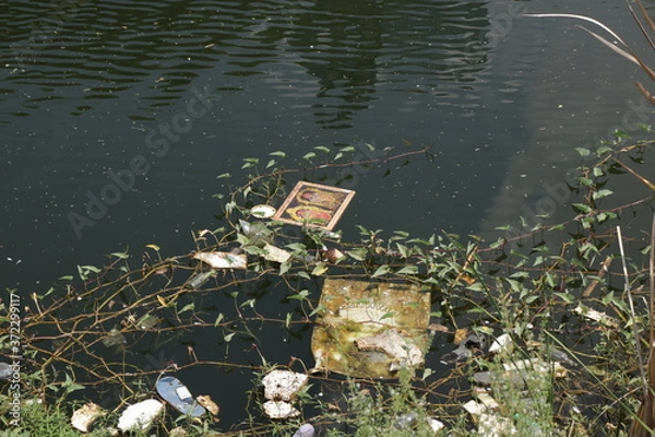 Obraz garbage in the water