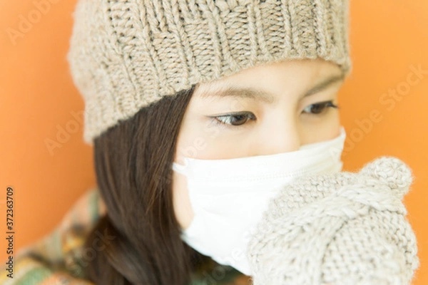 Fototapeta 咳をする女性