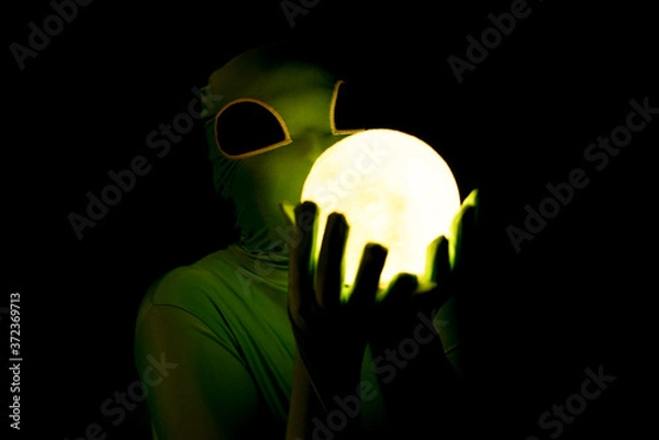 Obraz comical alien with glowing orb
