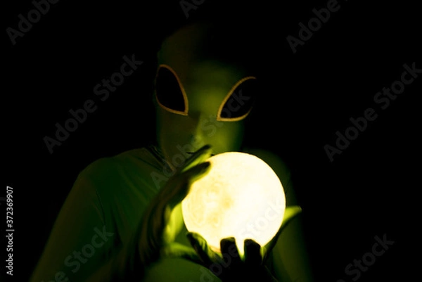 Obraz comical alien with glowing orb