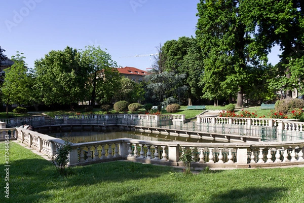 Fototapeta Milan - Guastalla Garden, view on the baroque fishpond enclosed by an elegant granite balustrade. Lombardy
