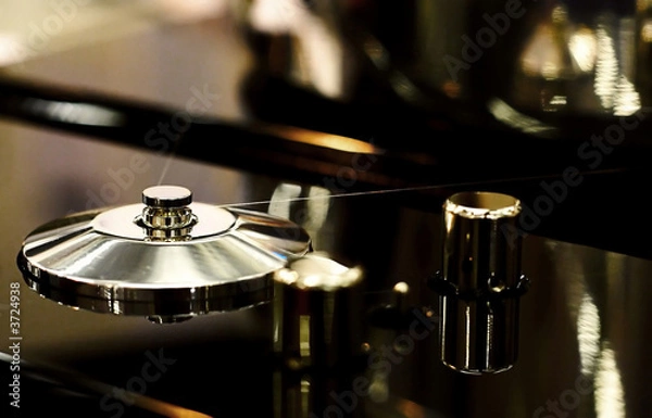 Obraz a thread driven high end hi fi turntable