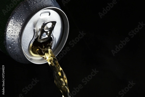 Obraz Pouring beer can