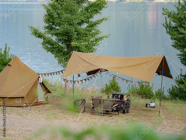 Fototapeta 湖畔のキャンプ風景