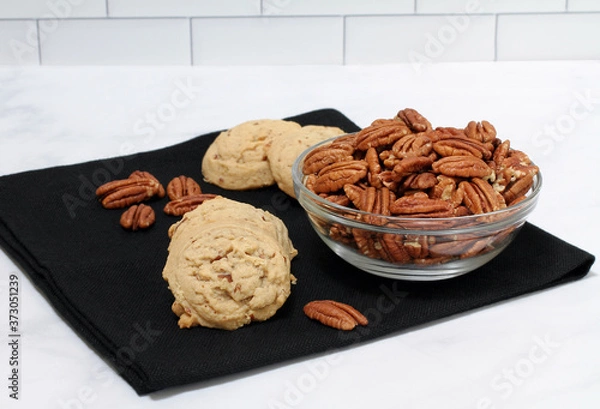 Obraz Pecan sandies cookies and a bowl of pecans.