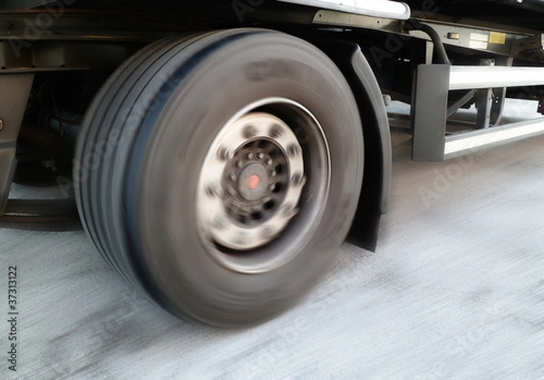 Obraz Ruota di camion in movimento