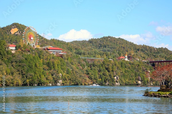 Fototapeta 秋の恵那峡と木曽川の紅葉風景　(岐阜県)