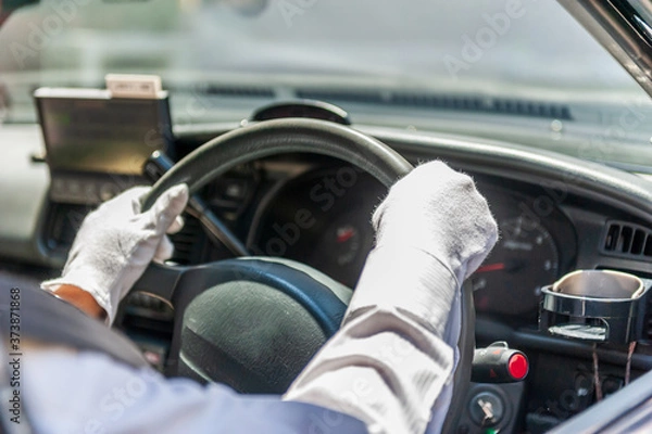 Obraz ハンドルを握るタクシードライバー	