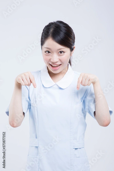 Fototapeta 指差しをする看護師