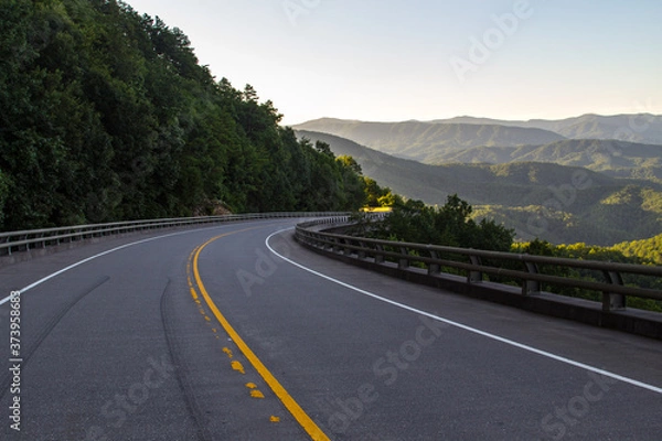 Fototapeta Driving The Foothills Parkway. Winding mountain road along the Great Smoky Mountains Foothills Parkway in Wears Valley, Tennessee, USA.