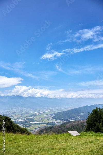 Fototapeta 夏の長峰山の山頂から安曇野市内を見渡す 長野県安曇野市