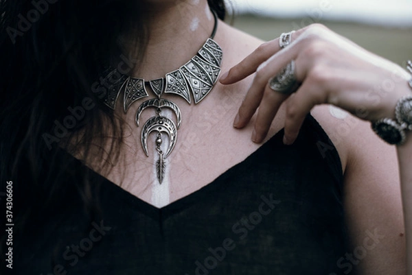 Obraz hands of the bride