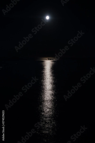 Obraz moon over water