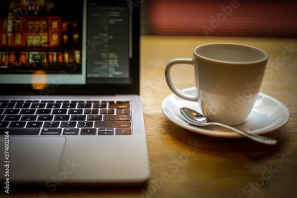 Obraz カフェでのパソコン作業のイメージ