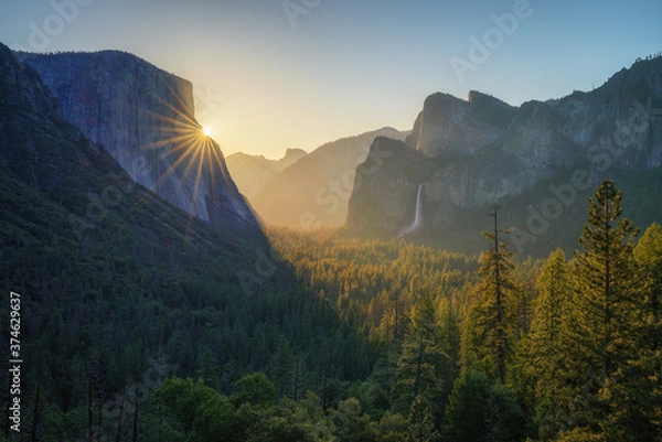 Fototapeta sunrise at the tunnel view in yosemite nationalpark, california, usa