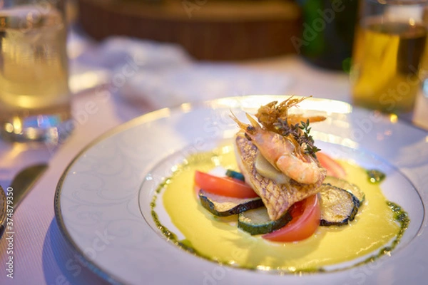 Obraz 美味しそうな魚料理。フランス料理・イタリア料理のレストラン。