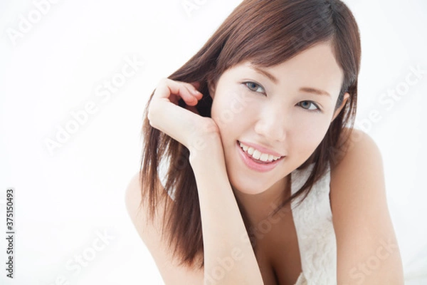 Fototapeta 寝転ぶ女性