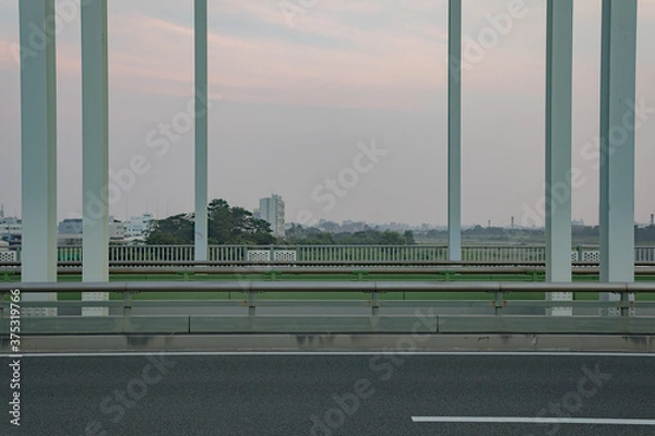 Obraz 早朝の空と鉄橋の柱