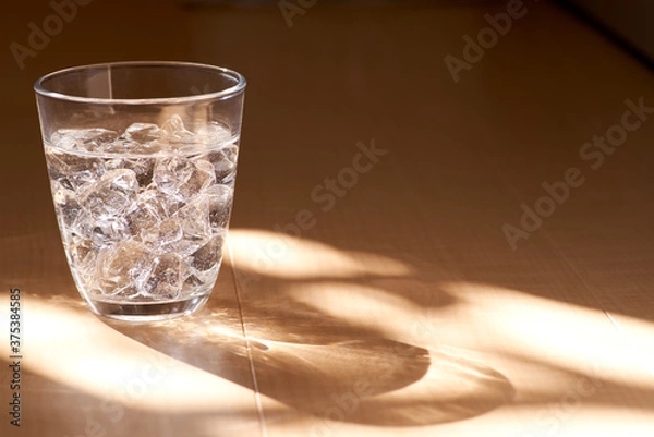 Obraz 日差しと氷水