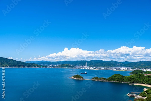 Obraz 夏の空の下の山口県下松市笠戸島の風景