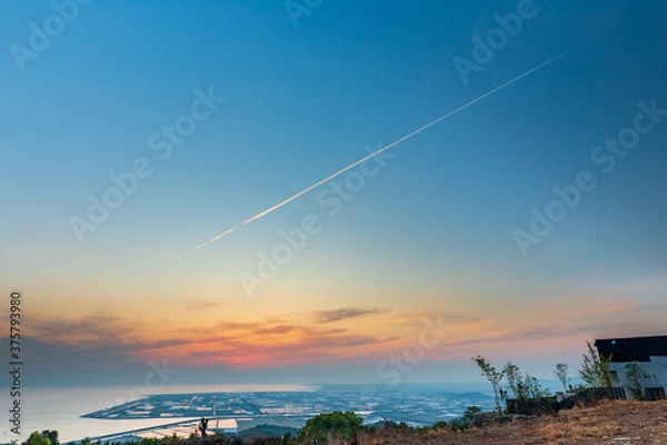 Obraz ナルシストの丘　飛行機雲