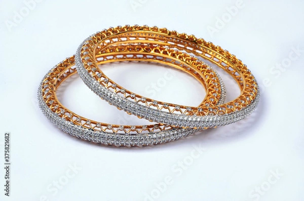 Obraz Classic stylish bridle gold bracelets